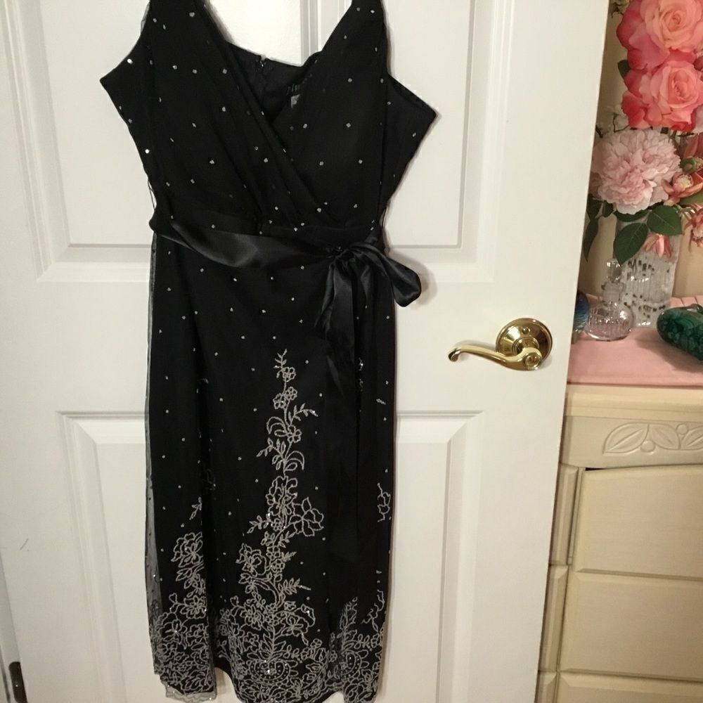 Blu Sage Black and Silver Formal Sleeveless Dress Size =See Measurements